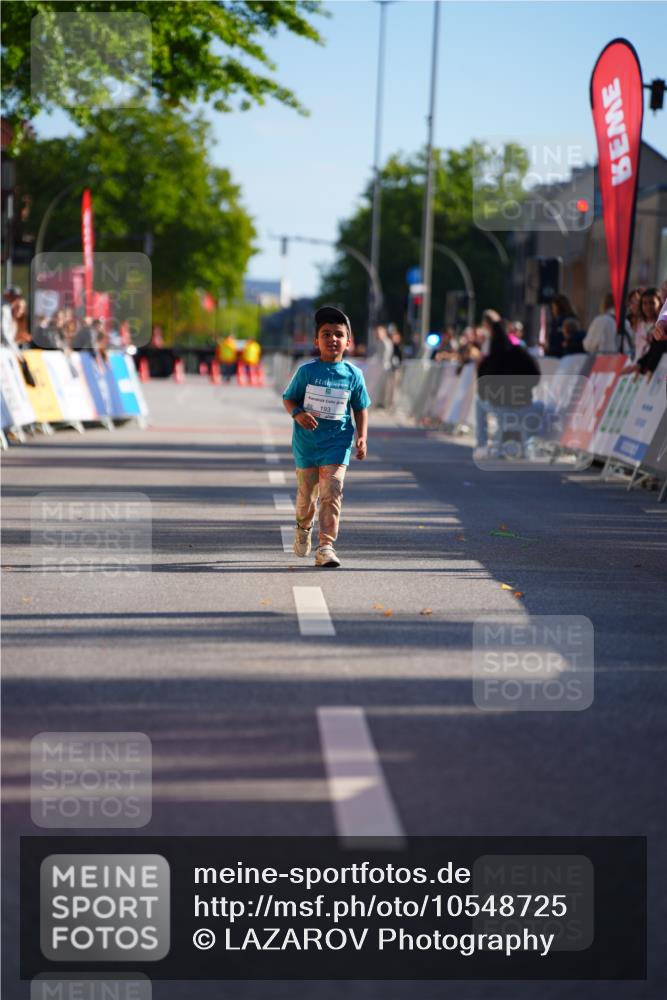 20.09.2026 - PSD Bank Halbmarathon LAZAROV Photography http://msf.ph/oto/10548725 20.09.2026 10:43:22 Ziel  meine-sportfotos.de