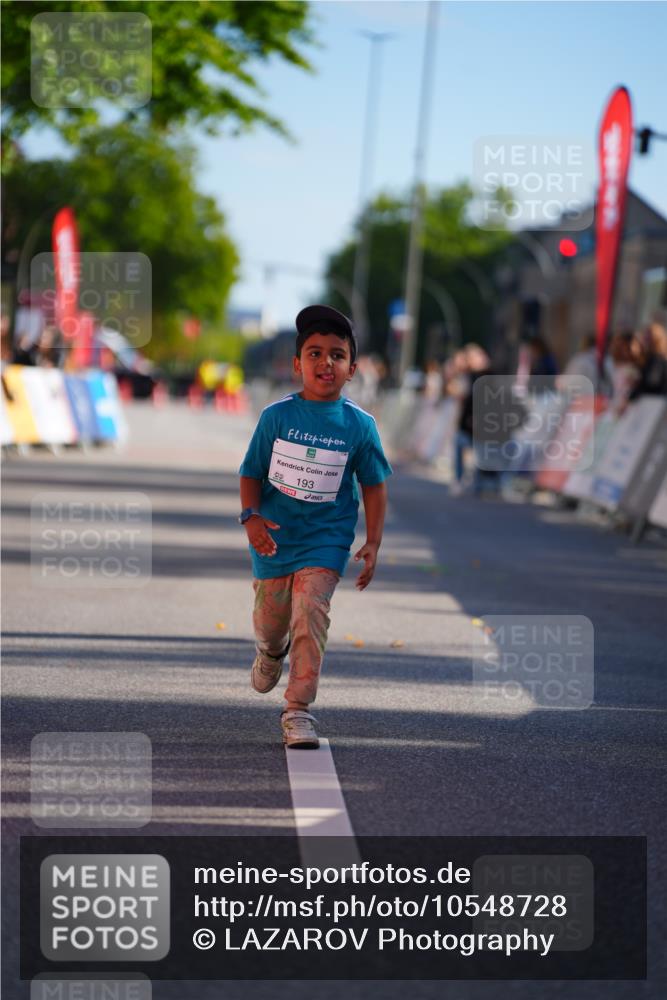 20.09.2026 - PSD Bank Halbmarathon LAZAROV Photography http://msf.ph/oto/10548728 20.09.2026 10:43:26 Ziel 193 meine-sportfotos.de