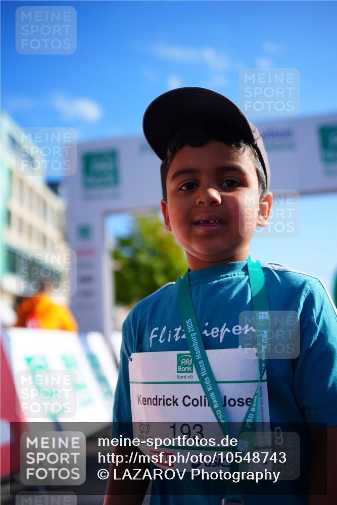20.09.2026 - PSD Bank Halbmarathon LAZAROV Photography http://msf.ph/oto/10548743 20.09.2026 10:43:36 Ziel  meine-sportfotos.de