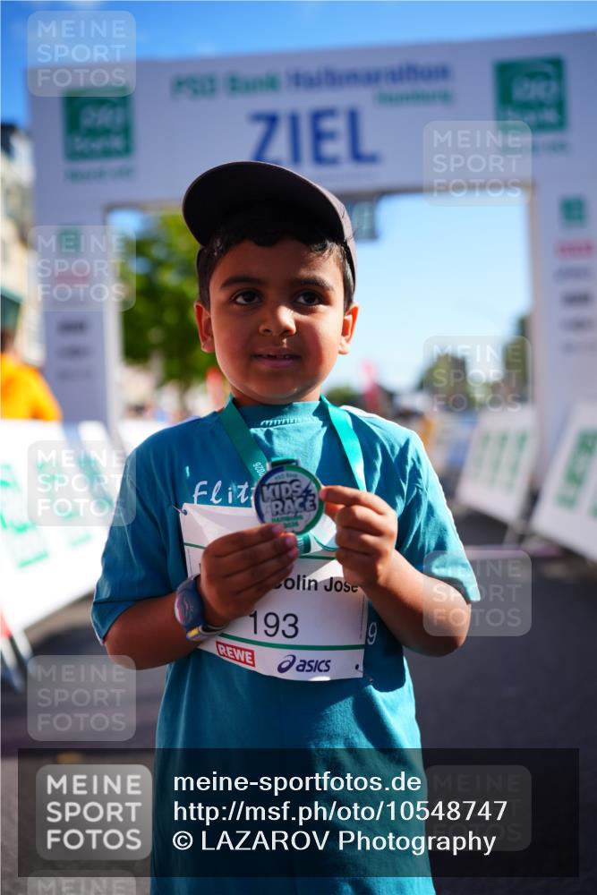 20.09.2026 - PSD Bank Halbmarathon LAZAROV Photography http://msf.ph/oto/10548747 20.09.2026 10:43:42 Ziel  meine-sportfotos.de