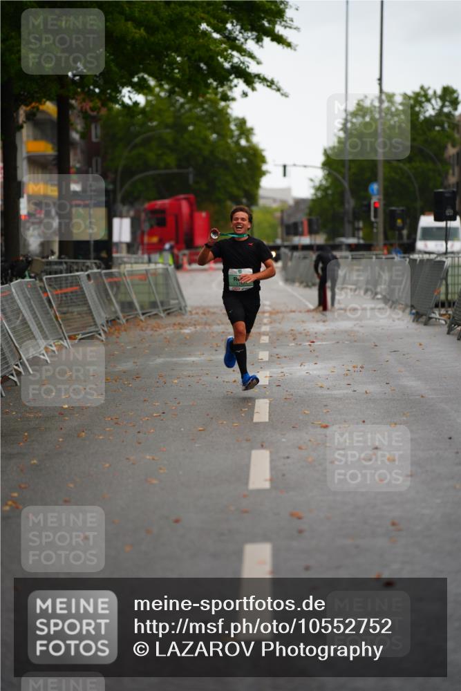 20.09.2026 - PSD Bank Halbmarathon LAZAROV Photography http://msf.ph/oto/10552752 20.09.2026 13:21:31 Ziel 1742 meine-sportfotos.de