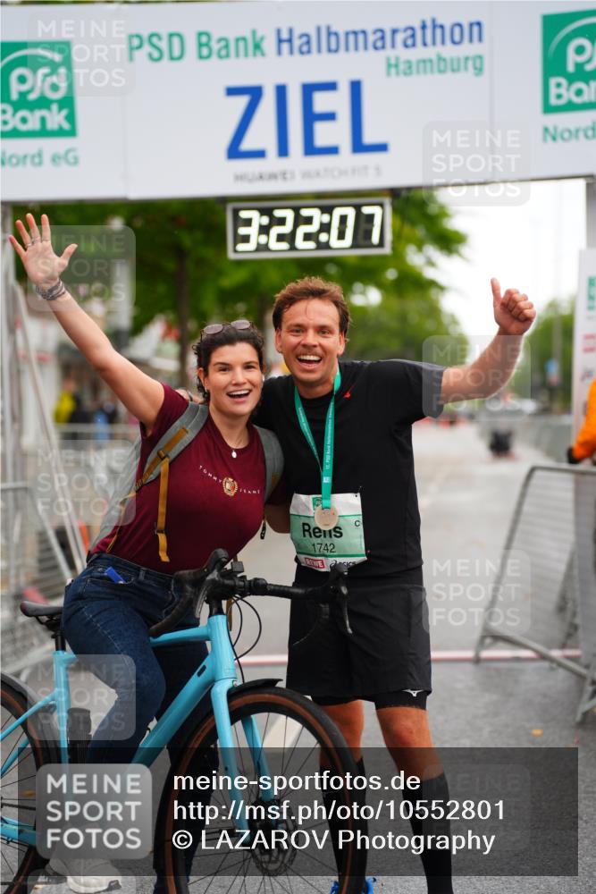 20.09.2026 - PSD Bank Halbmarathon LAZAROV Photography http://msf.ph/oto/10552801 20.09.2026 13:22:06 Ziel 1742 meine-sportfotos.de