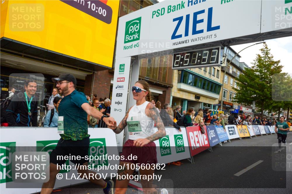 20.09.2026 - PSD Bank Halbmarathon LAZAROV Photography http://msf.ph/oto/10560362 20.09.2026 12:51:32 Ziel 1165, 1166, 3824, 3825 meine-sportfotos.de