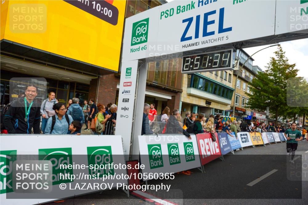 20.09.2026 - PSD Bank Halbmarathon LAZAROV Photography http://msf.ph/oto/10560365 20.09.2026 12:51:33 Ziel 1165, 1166, 3824, 3825 meine-sportfotos.de
