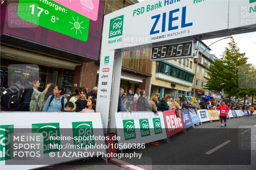 20.09.2026 - PSD Bank Halbmarathon LAZAROV Photography http://msf.ph/oto/10560386 20.09.2026 12:51:51 Ziel 2322, 2454, 2755, 3040, 3059 meine-sportfotos.de