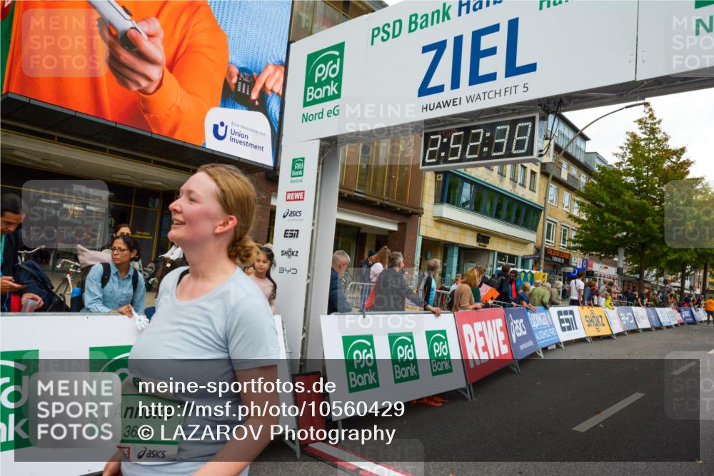 20.09.2026 - PSD Bank Halbmarathon LAZAROV Photography http://msf.ph/oto/10560429 20.09.2026 12:52:38 Ziel 2724, 3628, 3630 meine-sportfotos.de
