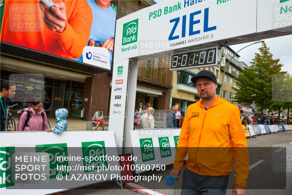 20.09.2026 - PSD Bank Halbmarathon LAZAROV Photography http://msf.ph/oto/10560750 20.09.2026 13:00:59 Ziel 3228 meine-sportfotos.de