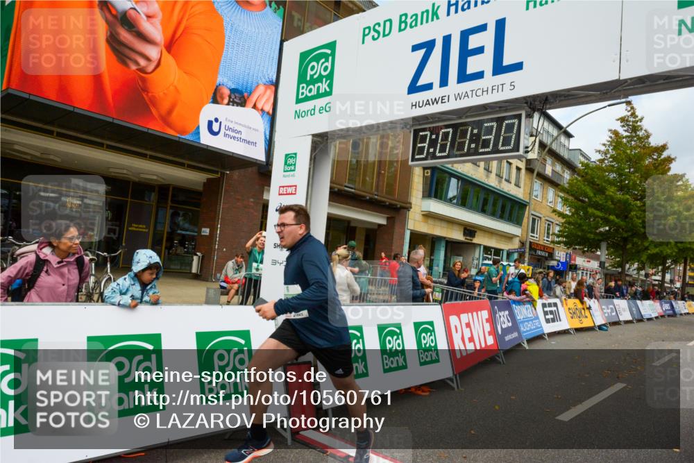 20.09.2026 - PSD Bank Halbmarathon LAZAROV Photography http://msf.ph/oto/10560761 20.09.2026 13:01:29 Ziel 2786 meine-sportfotos.de
