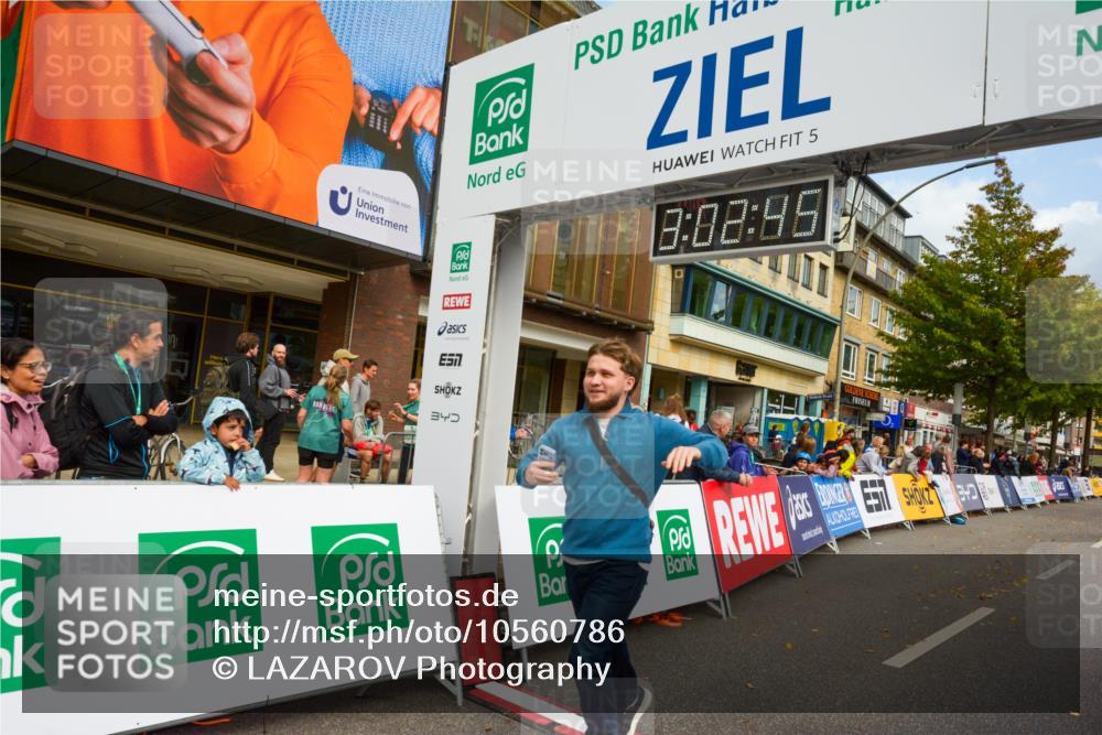 20.09.2026 - PSD Bank Halbmarathon LAZAROV Photography http://msf.ph/oto/10560786 20.09.2026 13:02:44 Ziel  meine-sportfotos.de