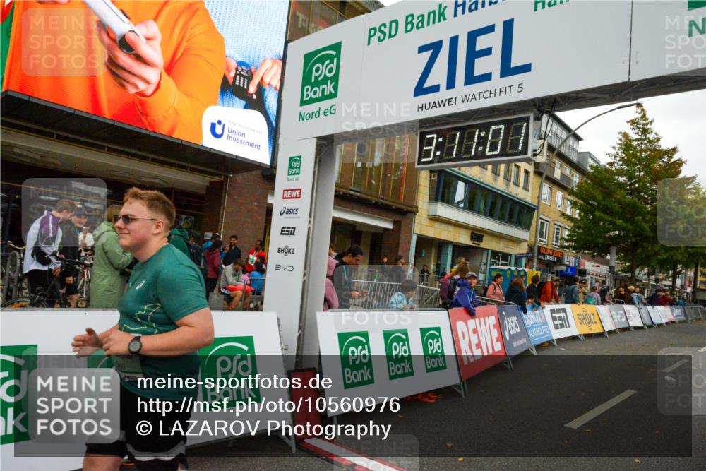20.09.2026 - PSD Bank Halbmarathon LAZAROV Photography http://msf.ph/oto/10560976 20.09.2026 13:11:00 Ziel 3960 meine-sportfotos.de