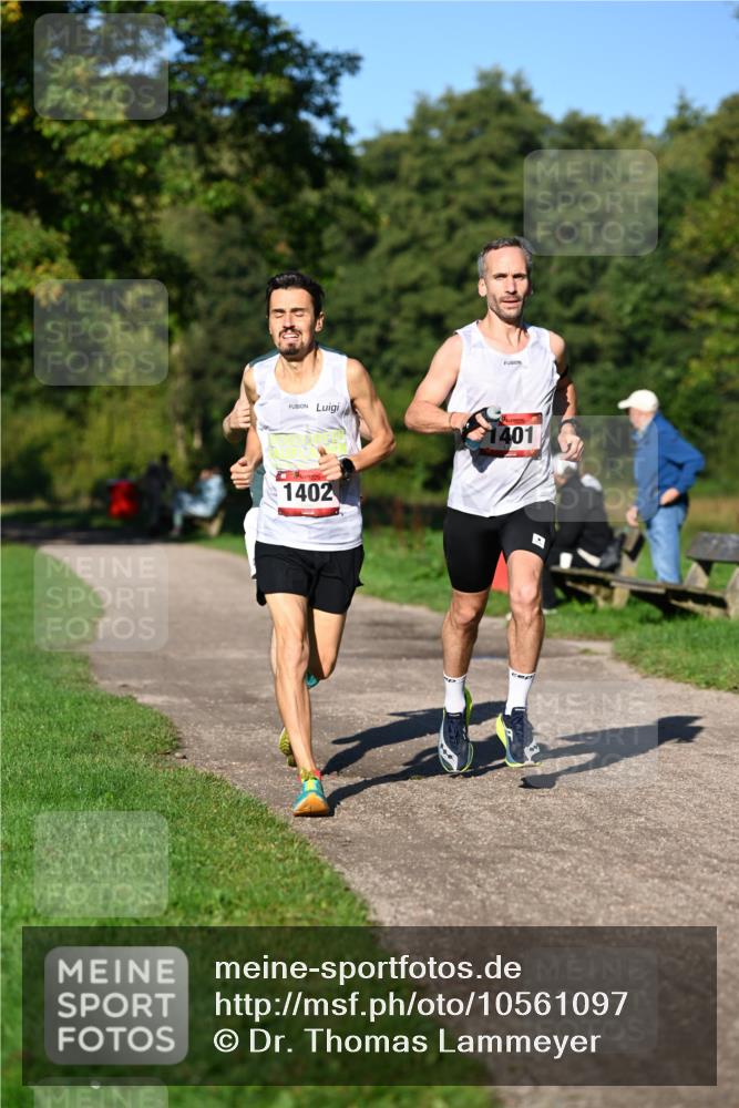 27.09.2026 - 35. Volkslauf durch das schöne Alstertal Dr. Thomas Lammeyer http://msf.ph/oto/10561097 27.09.2026 10:03:33 Laufen 1401, 1402 meine-sportfotos.de