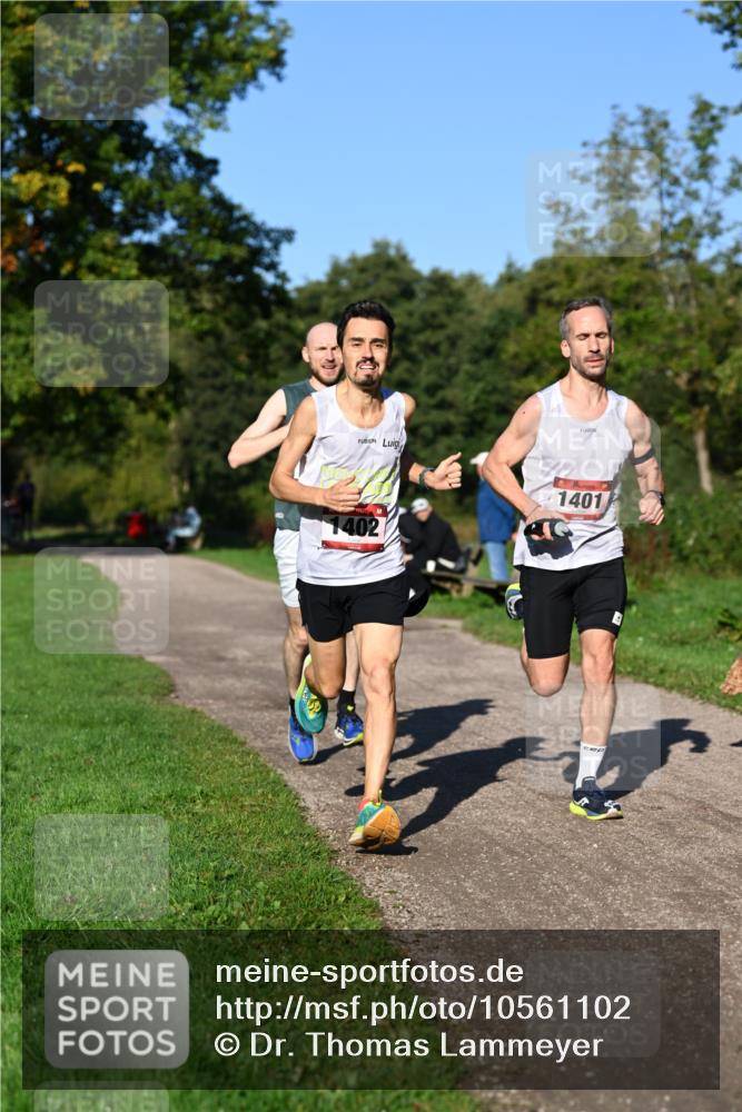 27.09.2026 - 35. Volkslauf durch das schöne Alstertal Dr. Thomas Lammeyer http://msf.ph/oto/10561102 27.09.2026 10:03:33 Laufen 1401, 1402 meine-sportfotos.de