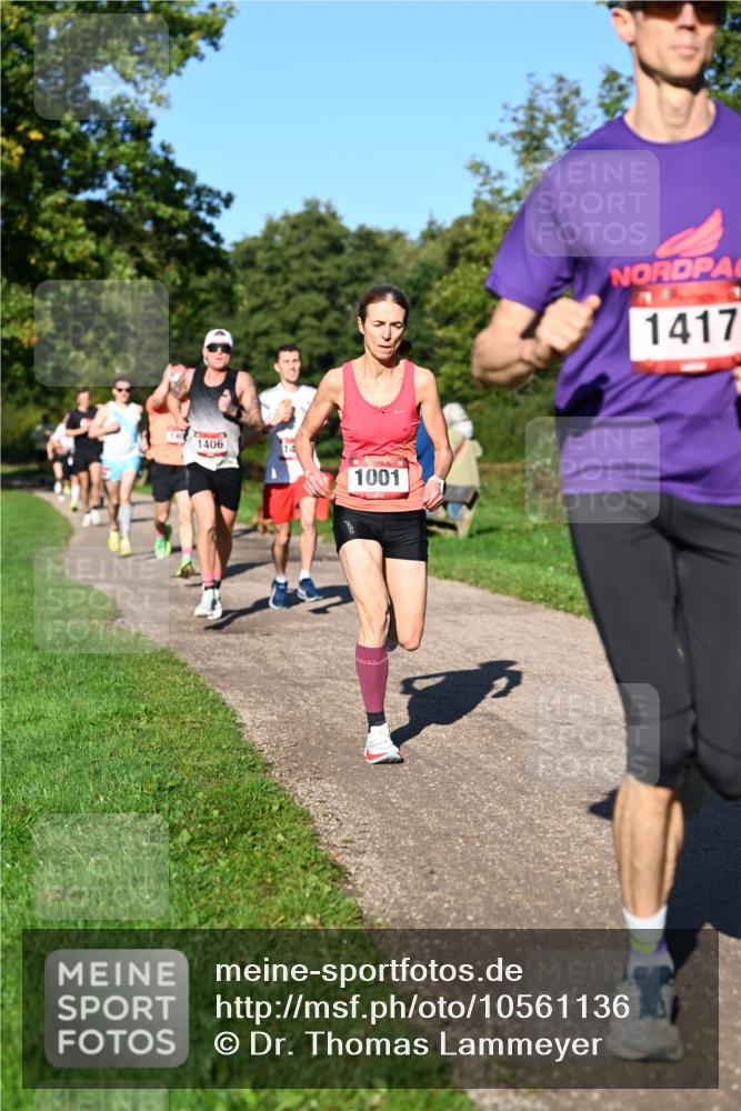 27.09.2026 - 35. Volkslauf durch das schöne Alstertal Dr. Thomas Lammeyer http://msf.ph/oto/10561136 27.09.2026 10:03:49 Laufen 1406, 14, 1001, 1417 meine-sportfotos.de