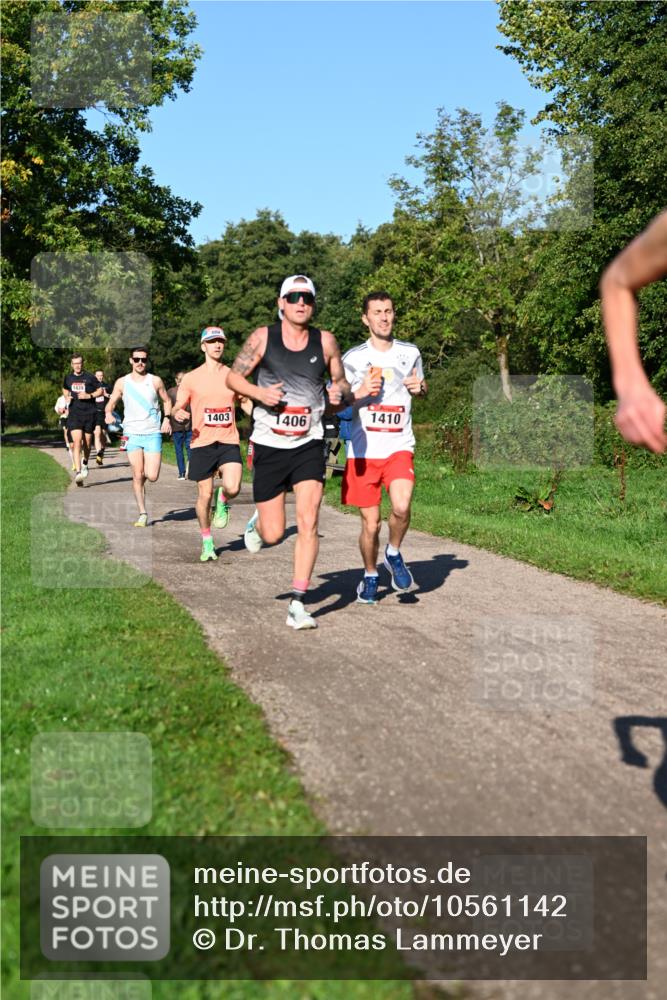 27.09.2026 - 35. Volkslauf durch das schöne Alstertal Dr. Thomas Lammeyer http://msf.ph/oto/10561142 27.09.2026 10:03:51 Laufen 1439, 74, 1403, 1406, 1410 meine-sportfotos.de