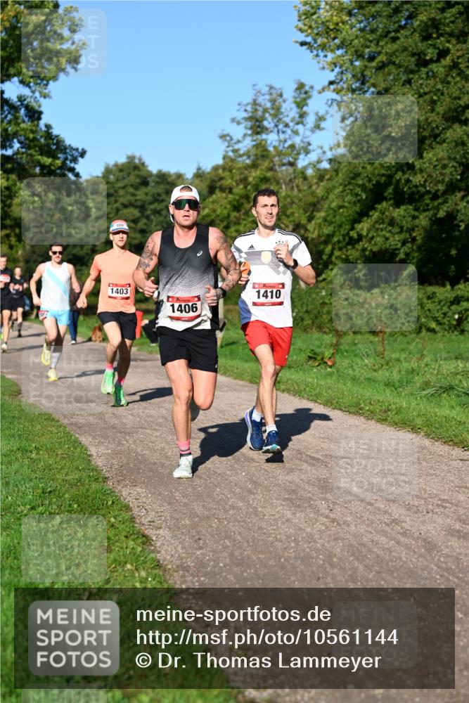 27.09.2026 - 34. Volkslauf durch das schöne Alstertal Dr. Thomas Lammeyer http://msf.ph/oto/10561144 27.09.2026 10:03:51 Laufen 1403, 1406, 1410 meine-sportfotos.de