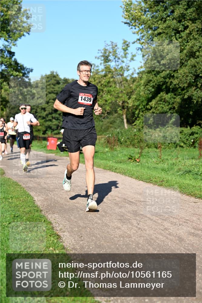 27.09.2026 - 35. Volkslauf durch das schöne Alstertal Dr. Thomas Lammeyer http://msf.ph/oto/10561165 27.09.2026 10:03:56 Laufen 1411, 1439 meine-sportfotos.de