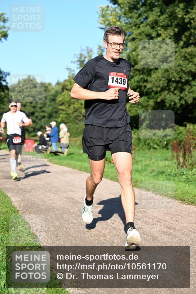 27.09.2026 - 34. Volkslauf durch das schöne Alstertal Dr. Thomas Lammeyer http://msf.ph/oto/10561170 27.09.2026 10:03:57 Laufen 1439 meine-sportfotos.de