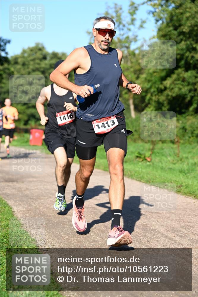27.09.2026 - 35. Volkslauf durch das schöne Alstertal Dr. Thomas Lammeyer http://msf.ph/oto/10561223 27.09.2026 10:04:06 Laufen 1416, 1413 meine-sportfotos.de