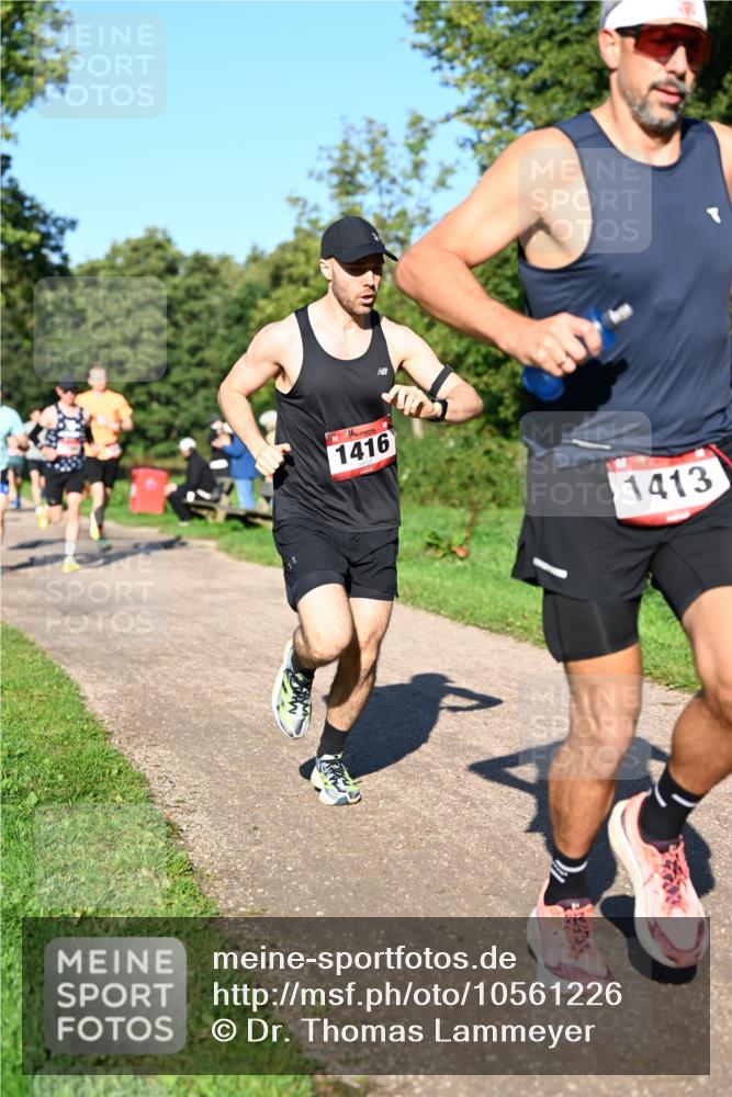 27.09.2026 - 34. Volkslauf durch das schöne Alstertal Dr. Thomas Lammeyer http://msf.ph/oto/10561226 27.09.2026 10:04:06 Laufen 1416, 1413 meine-sportfotos.de