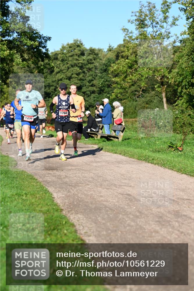 27.09.2026 - 34. Volkslauf durch das schöne Alstertal Dr. Thomas Lammeyer http://msf.ph/oto/10561229 27.09.2026 10:04:07 Laufen 1436, 1409, 1760, 141 meine-sportfotos.de
