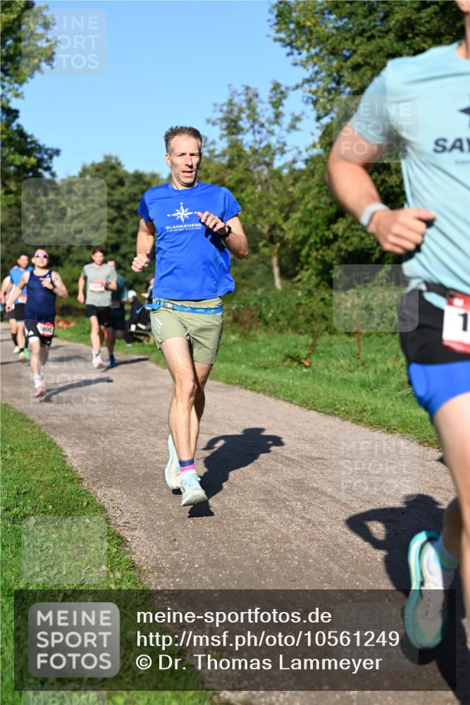 27.09.2026 - 35. Volkslauf durch das schöne Alstertal Dr. Thomas Lammeyer http://msf.ph/oto/10561249 27.09.2026 10:04:10 Laufen 1600, 53, 581380, 9, 811783 meine-sportfotos.de