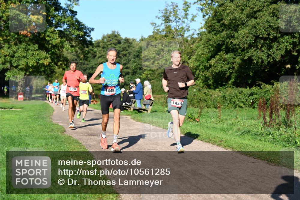 27.09.2026 - 35. Volkslauf durch das schöne Alstertal Dr. Thomas Lammeyer http://msf.ph/oto/10561285 27.09.2026 10:04:17 Laufen 1699, 1419, 1445, 1424 meine-sportfotos.de