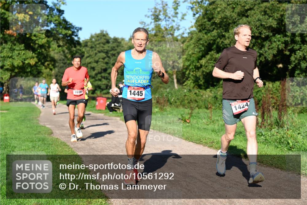 27.09.2026 - 34. Volkslauf durch das schöne Alstertal Dr. Thomas Lammeyer http://msf.ph/oto/10561292 27.09.2026 10:04:18 Laufen 1699, 1445, 1424 meine-sportfotos.de