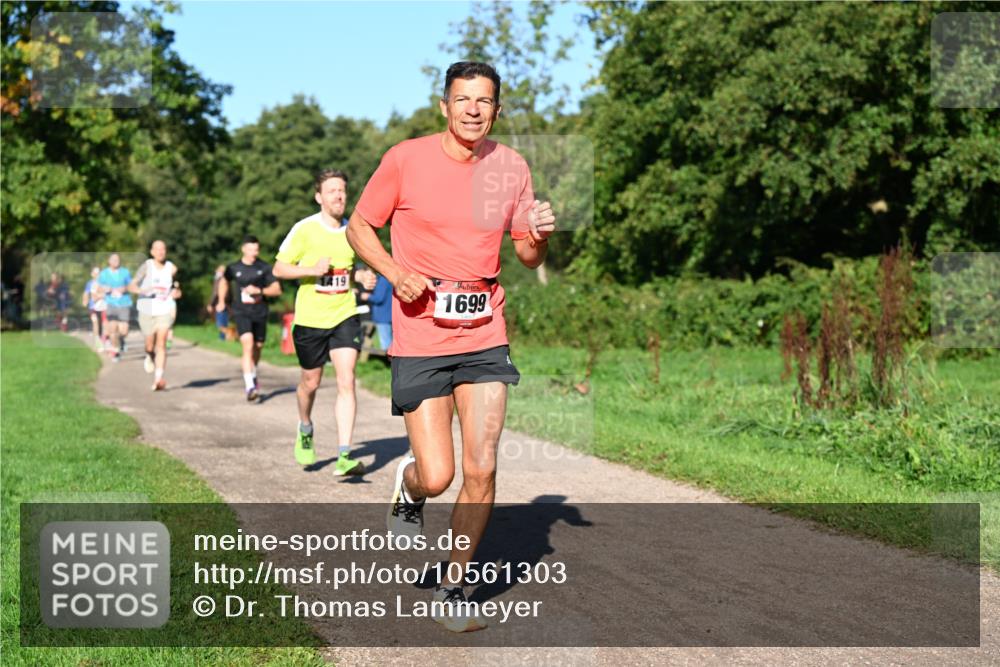 27.09.2026 - 35. Volkslauf durch das schöne Alstertal Dr. Thomas Lammeyer http://msf.ph/oto/10561303 27.09.2026 10:04:20 Laufen 1699 meine-sportfotos.de