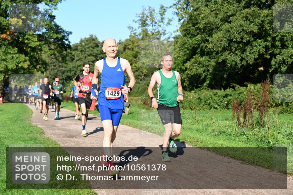 27.09.2026 - 35. Volkslauf durch das schöne Alstertal Dr. Thomas Lammeyer http://msf.ph/oto/10561378 27.09.2026 10:04:34 Laufen 1428, 1429 meine-sportfotos.de