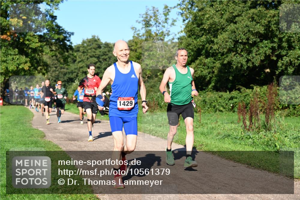27.09.2026 - 34. Volkslauf durch das schöne Alstertal Dr. Thomas Lammeyer http://msf.ph/oto/10561379 27.09.2026 10:04:34 Laufen 1428, 1429 meine-sportfotos.de