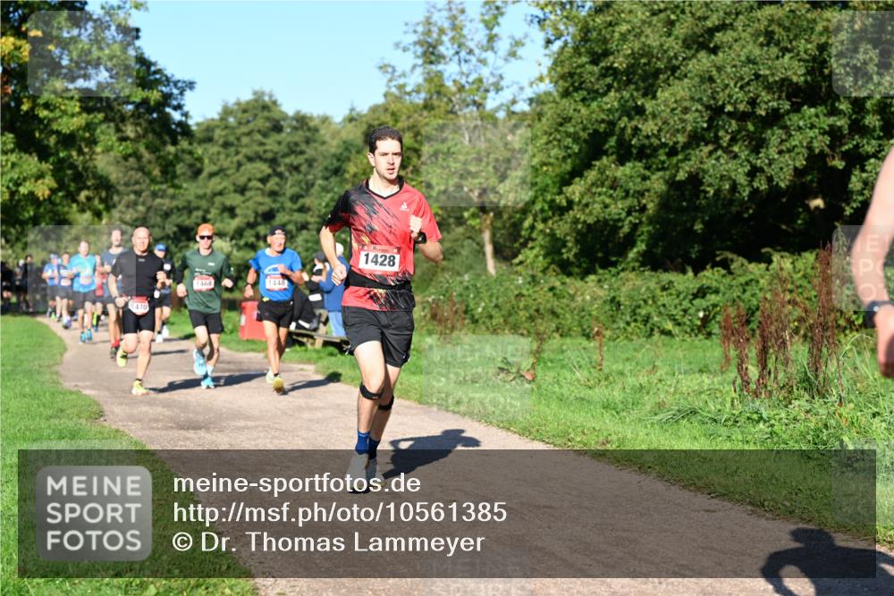 27.09.2026 - 34. Volkslauf durch das schöne Alstertal Dr. Thomas Lammeyer http://msf.ph/oto/10561385 27.09.2026 10:04:35 Laufen 1470, 1468, 1448, 1428 meine-sportfotos.de