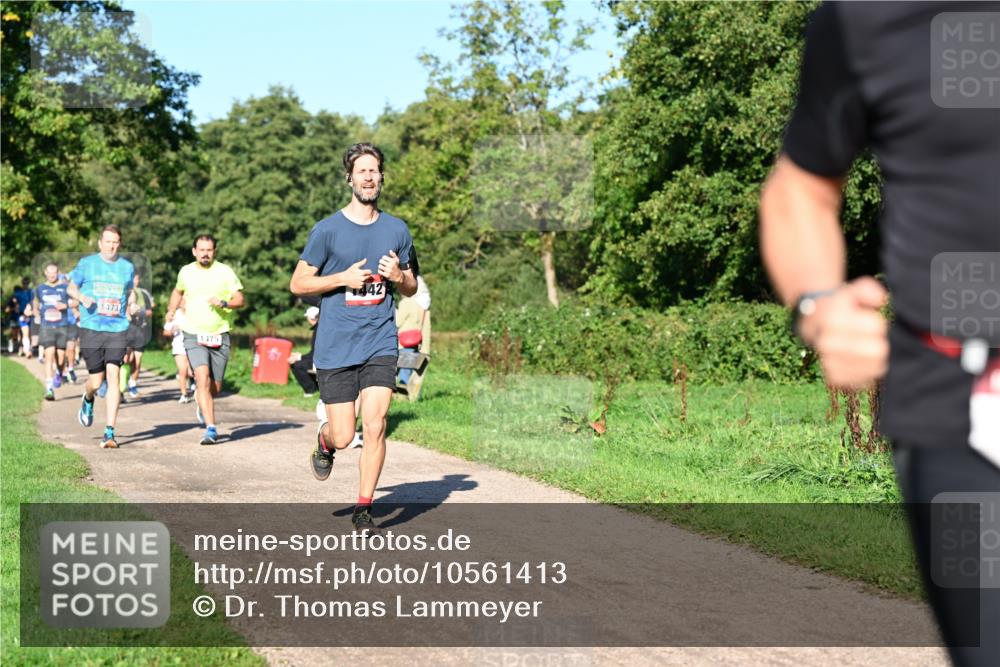 27.09.2026 - 34. Volkslauf durch das schöne Alstertal Dr. Thomas Lammeyer http://msf.ph/oto/10561413 27.09.2026 10:04:39 Laufen 1473, 1475, 442 meine-sportfotos.de