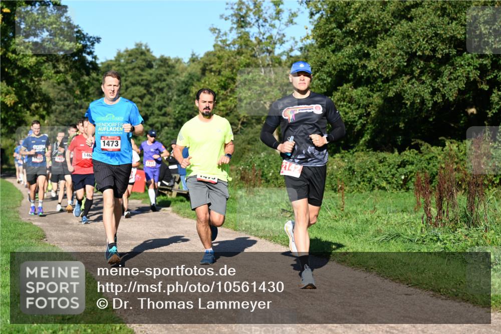 27.09.2026 - 35. Volkslauf durch das schöne Alstertal Dr. Thomas Lammeyer http://msf.ph/oto/10561430 27.09.2026 10:04:42 Laufen 1463, 1473, 1, 2142 meine-sportfotos.de