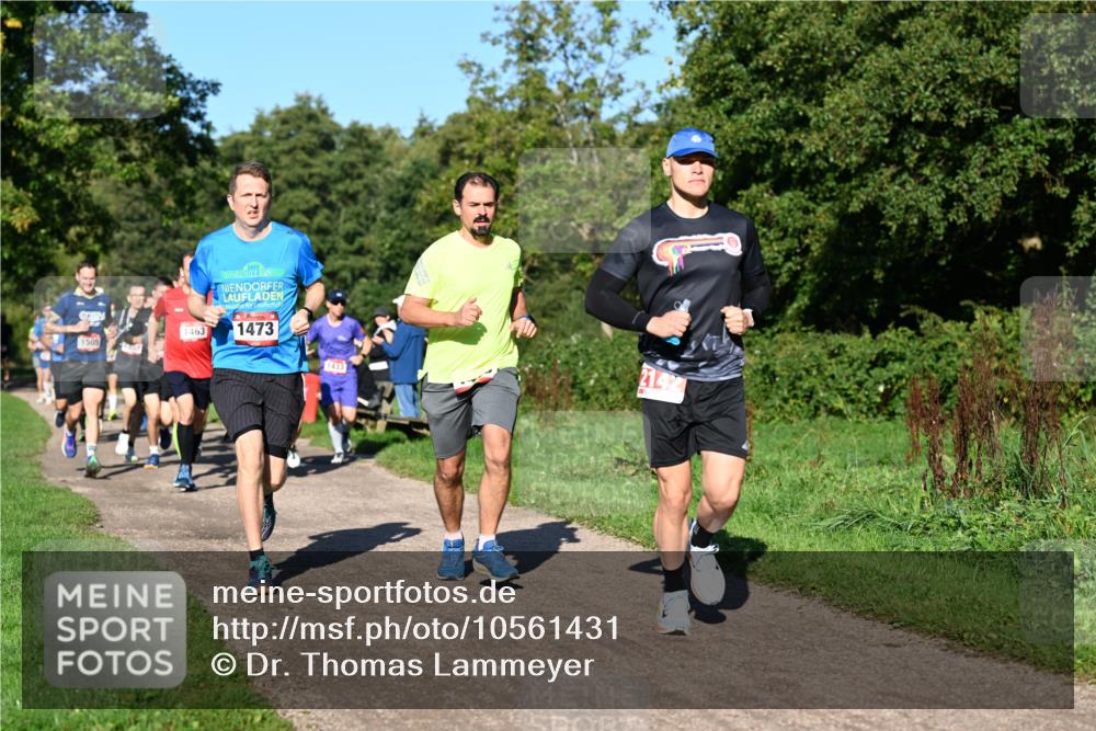 27.09.2026 - 35. Volkslauf durch das schöne Alstertal Dr. Thomas Lammeyer http://msf.ph/oto/10561431 27.09.2026 10:04:42 Laufen 1463, 1473, 1433, 2142, 1 meine-sportfotos.de