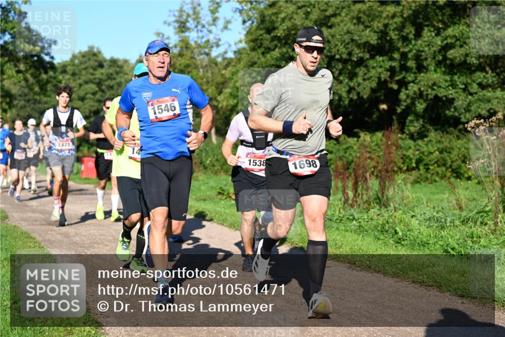 27.09.2026 - 35. Volkslauf durch das schöne Alstertal Dr. Thomas Lammeyer http://msf.ph/oto/10561471 27.09.2026 10:04:48 Laufen 1471, 14, 1546, 1538, 1698 meine-sportfotos.de