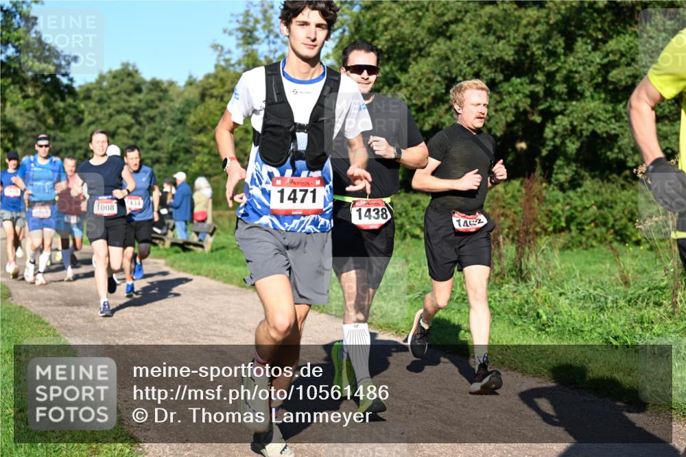 27.09.2026 - 35. Volkslauf durch das schöne Alstertal Dr. Thomas Lammeyer http://msf.ph/oto/10561486 27.09.2026 10:04:51 Laufen 1008, 1434, 1471, 1438, 1452 meine-sportfotos.de