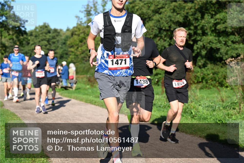 27.09.2026 - 35. Volkslauf durch das schöne Alstertal Dr. Thomas Lammeyer http://msf.ph/oto/10561487 27.09.2026 10:04:51 Laufen 100, 1471, 1438, 1452 meine-sportfotos.de