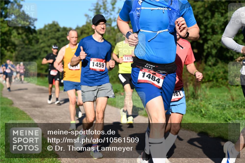 27.09.2026 - 35. Volkslauf durch das schöne Alstertal Dr. Thomas Lammeyer http://msf.ph/oto/10561509 27.09.2026 10:04:55 Laufen 1459, 1476, 1484, 481 meine-sportfotos.de