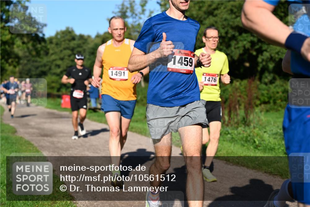27.09.2026 - 35. Volkslauf durch das schöne Alstertal Dr. Thomas Lammeyer http://msf.ph/oto/10561512 27.09.2026 10:04:55 Laufen 1491, 1459, 1476 meine-sportfotos.de