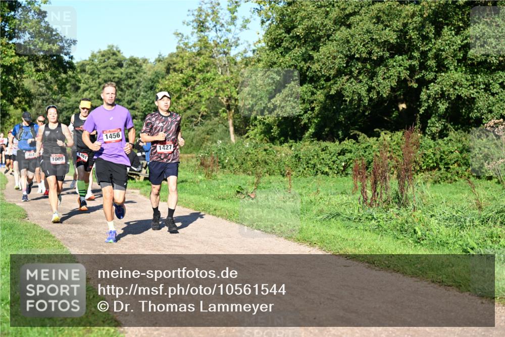 27.09.2026 - 35. Volkslauf durch das schöne Alstertal Dr. Thomas Lammeyer http://msf.ph/oto/10561544 27.09.2026 10:05:02 Laufen 1487, 1009, 1456, 1427, 1461 meine-sportfotos.de