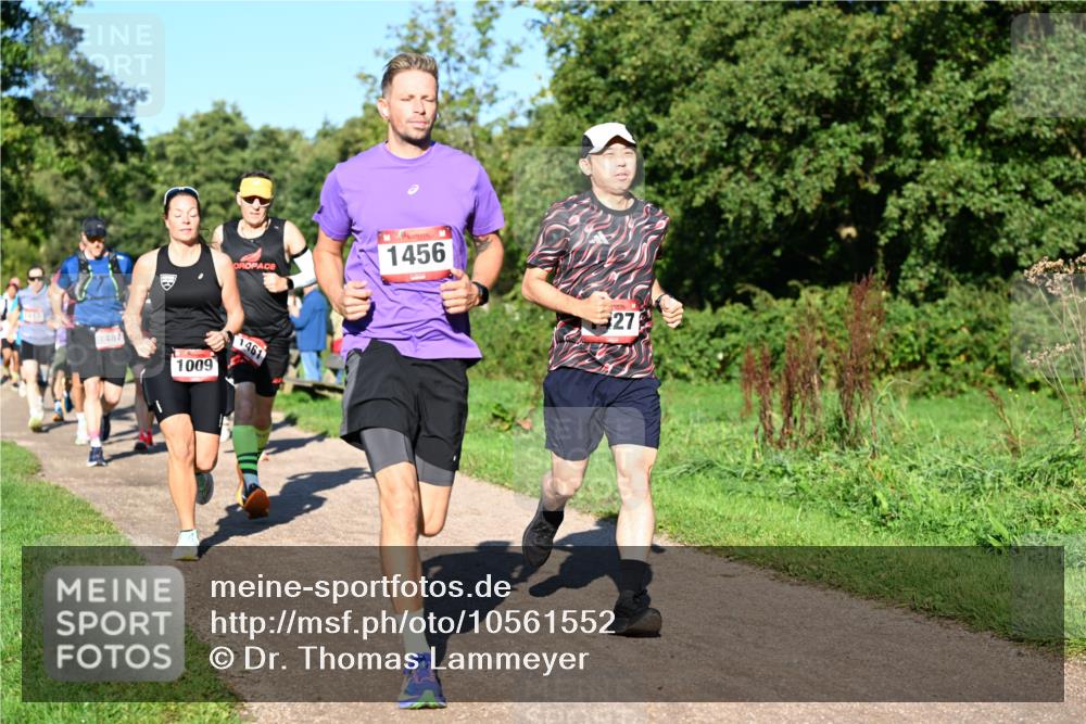 27.09.2026 - 35. Volkslauf durch das schöne Alstertal Dr. Thomas Lammeyer http://msf.ph/oto/10561552 27.09.2026 10:05:03 Laufen 1487, 1009, 1456, 1461, 27 meine-sportfotos.de