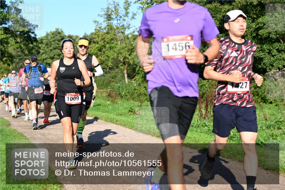 27.09.2026 - 35. Volkslauf durch das schöne Alstertal Dr. Thomas Lammeyer http://msf.ph/oto/10561555 27.09.2026 10:05:04 Laufen 1013, 1487, 1015, 1009, 1456, 1427 meine-sportfotos.de