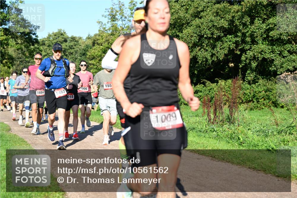 27.09.2026 - 35. Volkslauf durch das schöne Alstertal Dr. Thomas Lammeyer http://msf.ph/oto/10561562 27.09.2026 10:05:05 Laufen 1951, 1011, 1684, 1487, 015, 1006, 155, 1009 meine-sportfotos.de