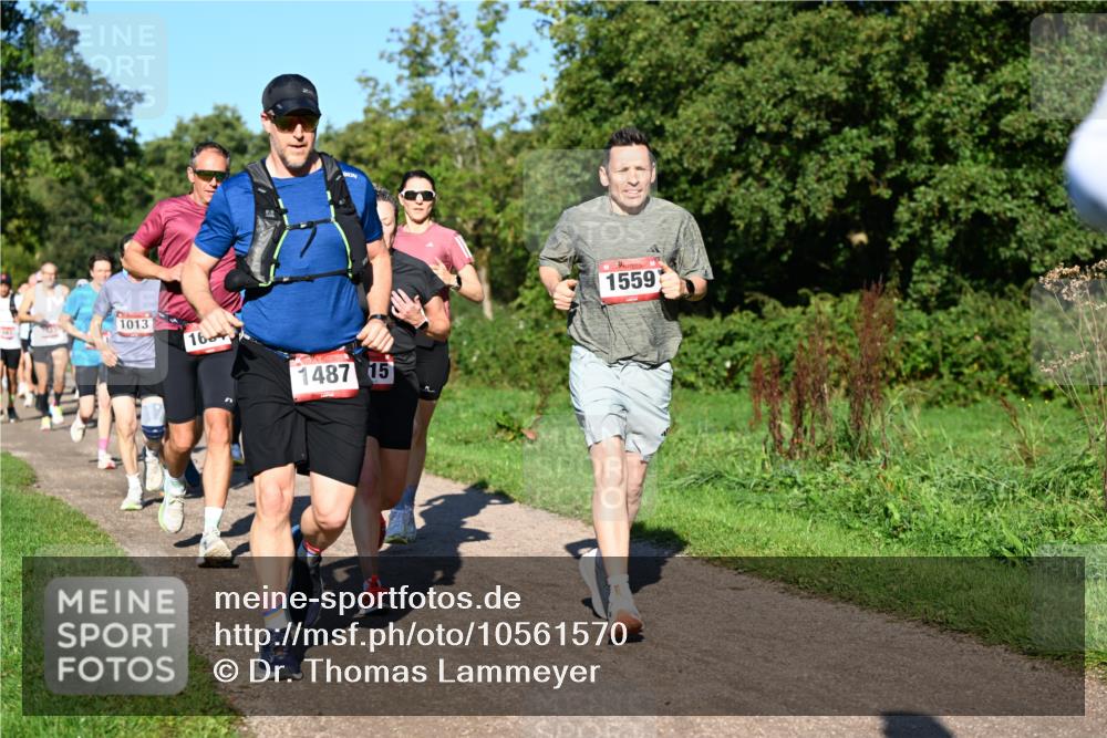 27.09.2026 - 35. Volkslauf durch das schöne Alstertal Dr. Thomas Lammeyer http://msf.ph/oto/10561570 27.09.2026 10:05:06 Laufen 1013, 16, 1487, 15, 1559 meine-sportfotos.de