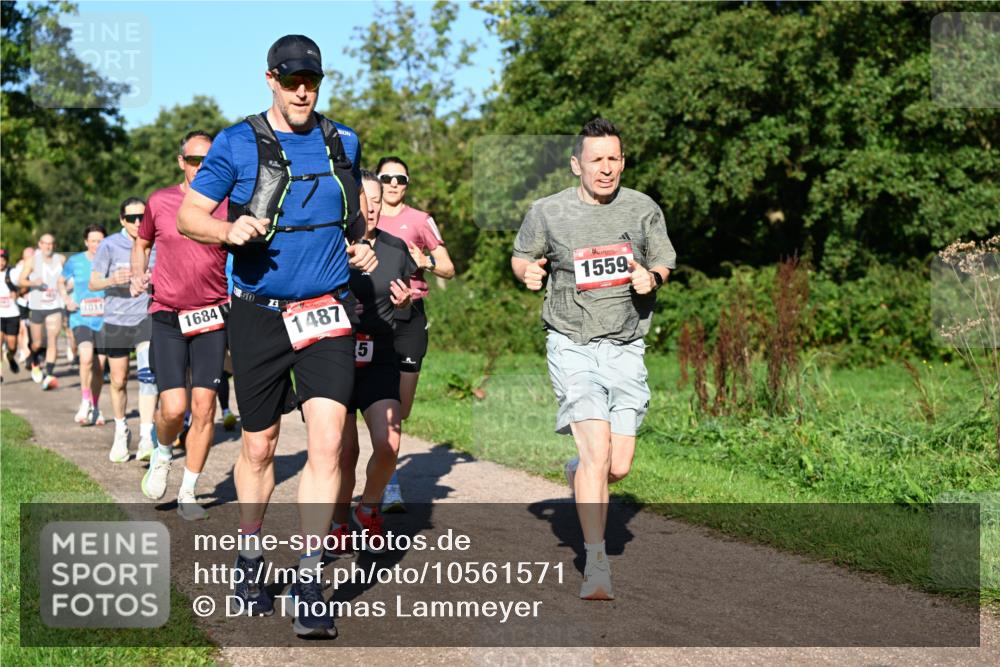27.09.2026 - 35. Volkslauf durch das schöne Alstertal Dr. Thomas Lammeyer http://msf.ph/oto/10561571 27.09.2026 10:05:06 Laufen 1011, 1684, 1487, 1559 meine-sportfotos.de