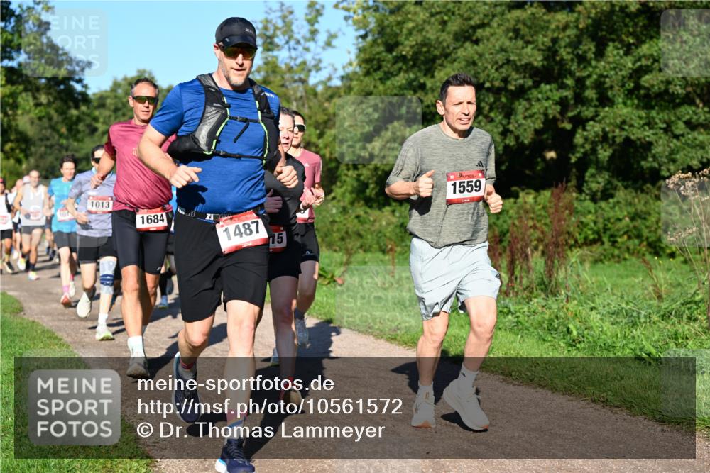 27.09.2026 - 35. Volkslauf durch das schöne Alstertal Dr. Thomas Lammeyer http://msf.ph/oto/10561572 27.09.2026 10:05:07 Laufen 1013, 1684, 1487, 15, 1559 meine-sportfotos.de