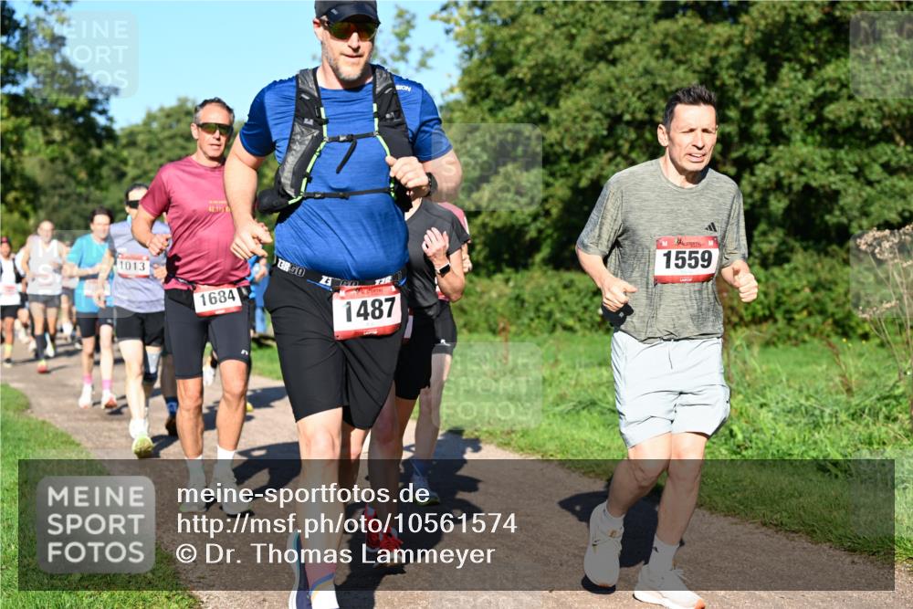 27.09.2026 - 35. Volkslauf durch das schöne Alstertal Dr. Thomas Lammeyer http://msf.ph/oto/10561574 27.09.2026 10:05:07 Laufen 42, 195, 1013, 1684, 1487, 1559 meine-sportfotos.de