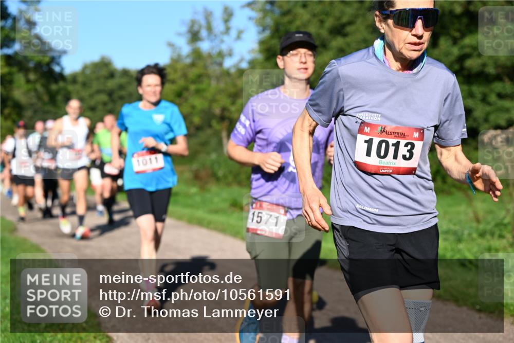 27.09.2026 - 35. Volkslauf durch das schöne Alstertal Dr. Thomas Lammeyer http://msf.ph/oto/10561591 27.09.2026 10:05:09 Laufen 1011, 1571, 1013 meine-sportfotos.de