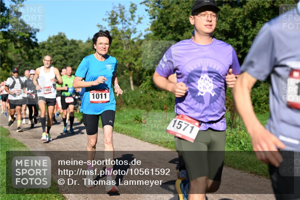 27.09.2026 - 35. Volkslauf durch das schöne Alstertal Dr. Thomas Lammeyer http://msf.ph/oto/10561592 27.09.2026 10:05:10 Laufen 1831, 1482, 1011, 1571 meine-sportfotos.de