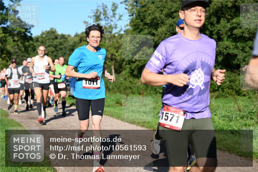27.09.2026 - 35. Volkslauf durch das schöne Alstertal Dr. Thomas Lammeyer http://msf.ph/oto/10561593 27.09.2026 10:05:10 Laufen 1482, 1011, 026, 1571 meine-sportfotos.de